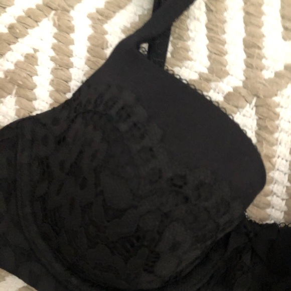 Victoria Secret Lace Bra - Picture 2 of 3